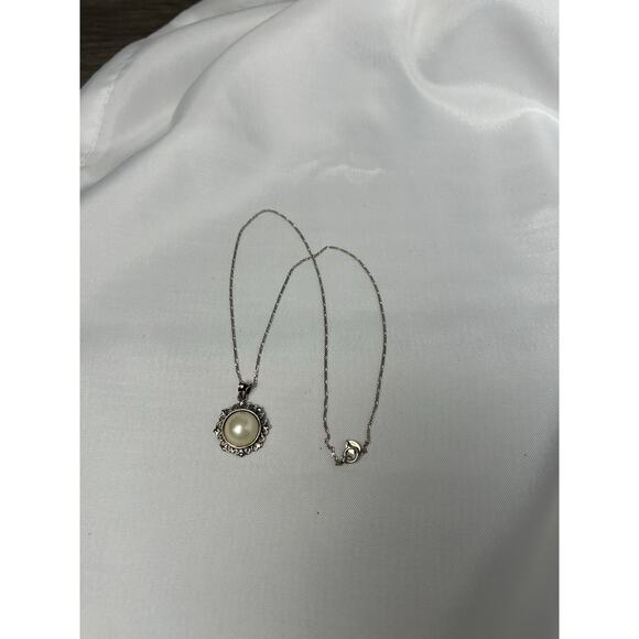 Beautiful Vintage Sterling Necklace With Faux Pearl, Measures 16" - Picture 2 of 3